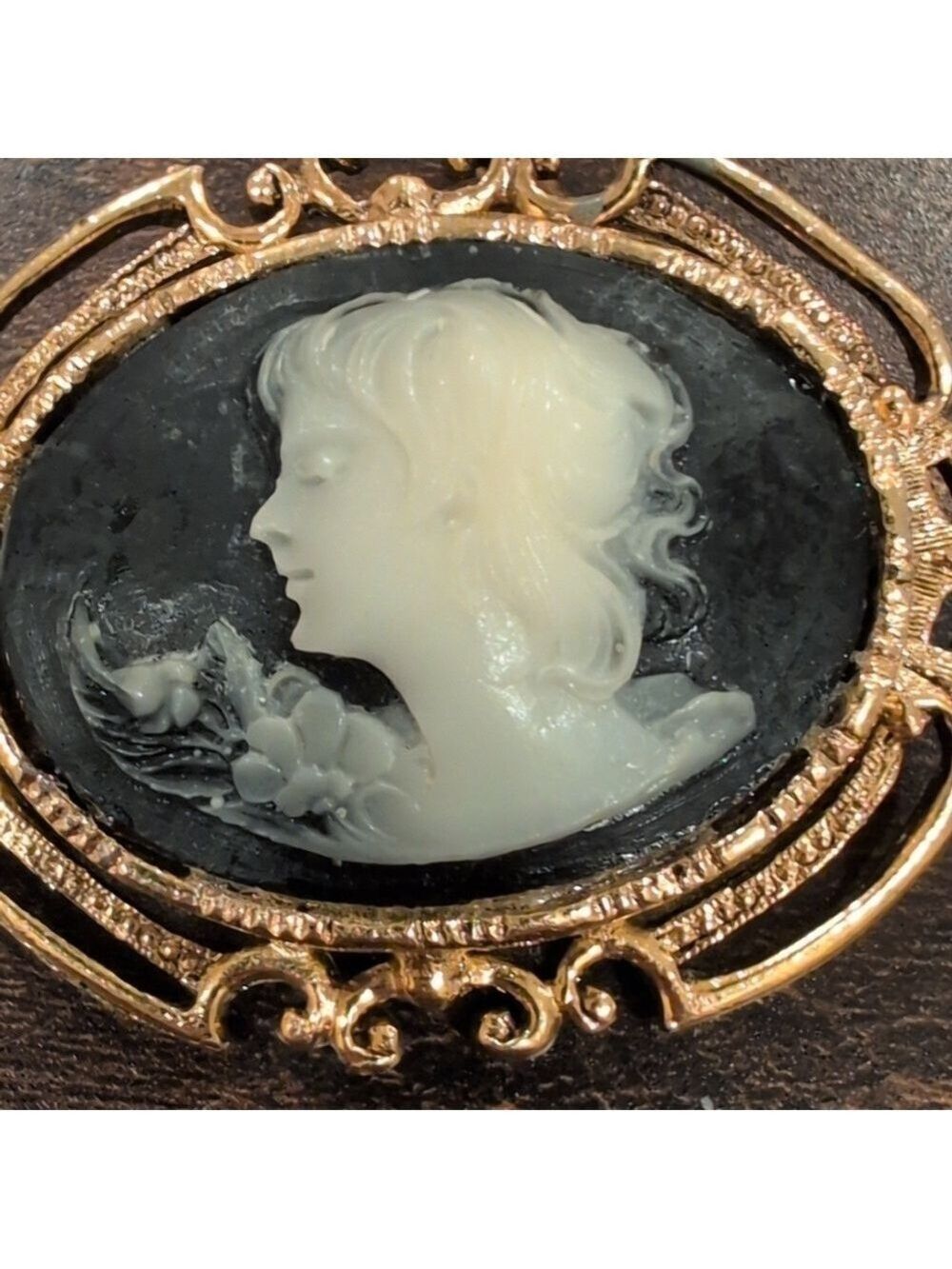Vintage Cameo Brooch with Gold Tone Frame, Colors Black White Gold - Picture 2 of 4